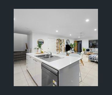 Modern and Bright - Stay cool in the Pool and A/C - Photo 1