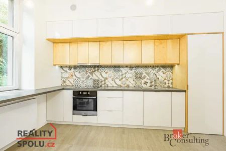 Pronájem bytu 2+1 74 m - Fotografie 3