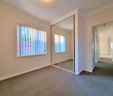 SPACIOUS 3 BEDROOM VILLA IN SOUGHT AFTER LOCATION - Photo 4