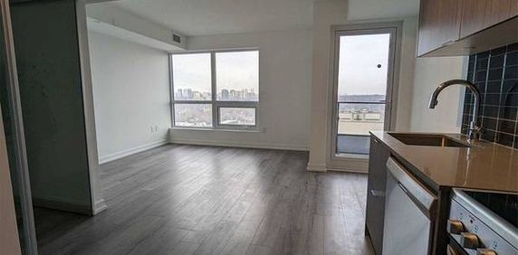 Bloor E/Sherbourne-Large 1Bdrm+Den 1Bath - Photo 2