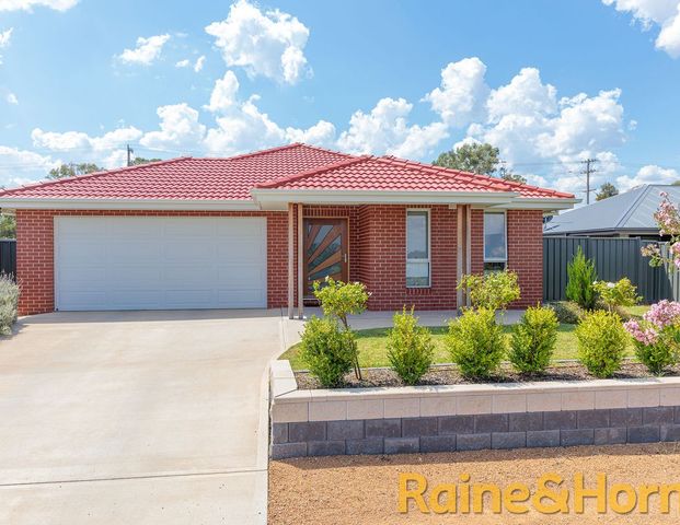 31 Hindmarsh Esplanade, Dubbo, NSW 2830 - Photo 1