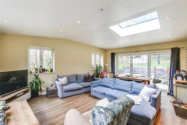 4 bedroom semi-detached house to rent - Photo 1