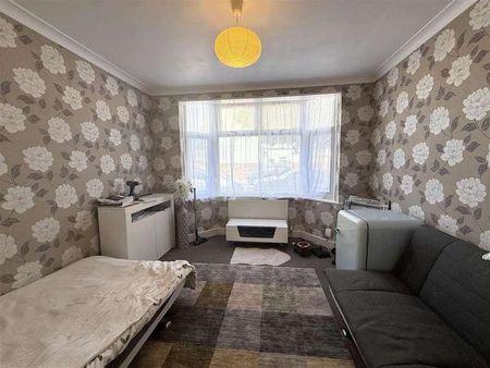 Croyland Road, London, N9 - Photo 2