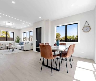 Prime Location! - Photo 3