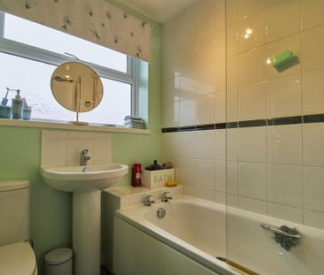 2 bedroom end of terrace house to rent - Photo 6