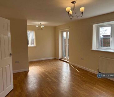 3 bedroom semi-detached house to rent - Photo 1