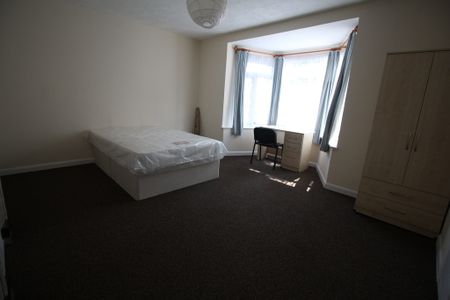 5 Bed Student Accommodation - Photo 4