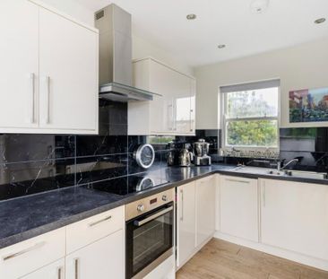 3 bedroom flat to rent - Photo 4