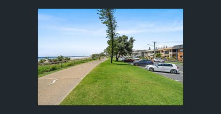 Beachside Living at Its Best – Steps from the Sand at North Burleigh! - Photo 4