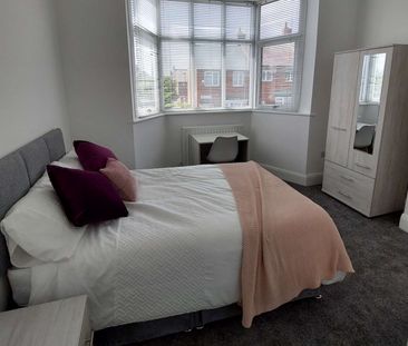 Beautiful -Luxury Co Living in NE4 - 6 Person Shared house - Photo 3