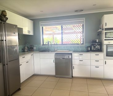 Furnished, Charming 3 Bedroom Home - Photo 2