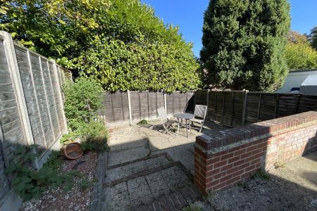 2 bedroom apartment to rent - Photo 4
