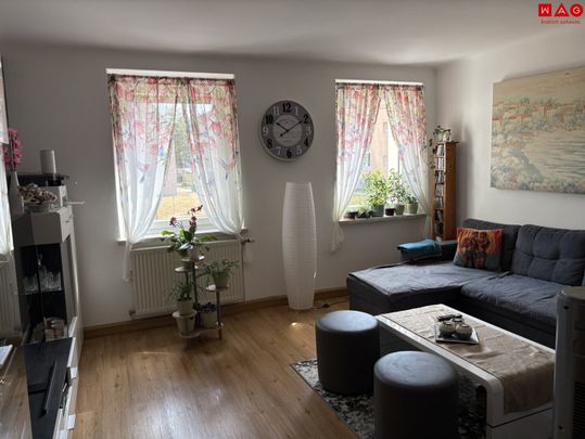 Wohlfühlen leicht gemacht: helle Räume und eine einladende Atmosphäre machen diese 2-Zimmer-Wohnung mit offener Küche zu einem schönen Zuhause in ruhiger Grünlage - ab Dezember verfügbar! - Foto 1