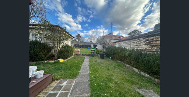 Share House-Charming Family Home in Leafy Mont Albert-Furnished - Photo 1