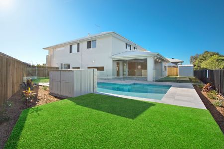 Spacious Living with Pool & Ultimate Entertaining in Prime Location - Photo 4