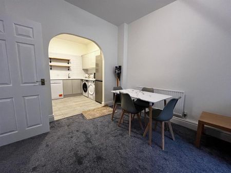 2 bedroom private hall to rent - Photo 3