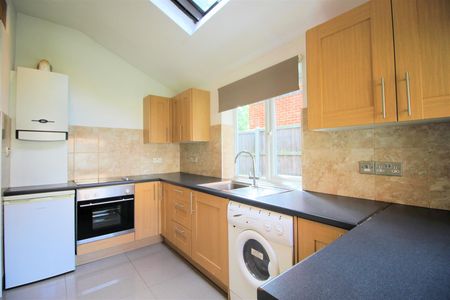 Claremont Avenue, Woking, Surrey, GU22 7SF - Photo 5