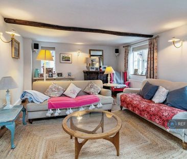4 bedroom semi-detached house to rent - Photo 2