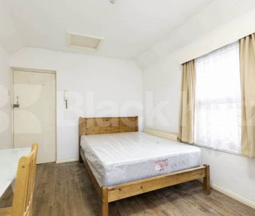 Ash Grove, London, NW2 - Photo 2