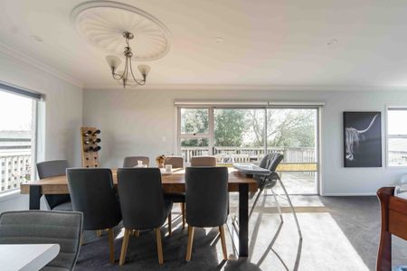 Three Bedroom Family Home - Photo 4