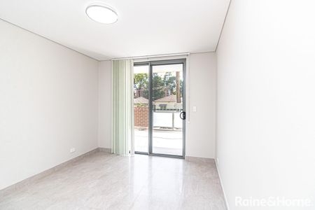 Immaculate 2 Bedroom Apartment in Guildford - Photo 2
