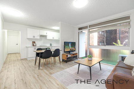 Tastefully Renovated, Sun-Kissed, Designer Two Bedroom, One Bathroom Plus A Large LUG Oasis In A Prime Location, Moments To Cafes, Shops And Station - Photo 3