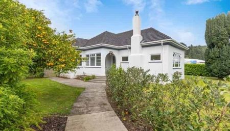 Sunny Four Bedroom Home in Paraparaumu - Photo 2