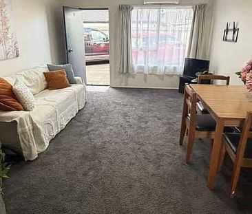 City Centre 2-Bedroom Apartment in Tauranga - Photo 2