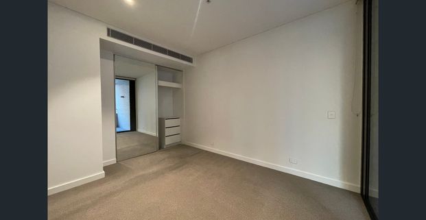 Stunning One Bedroom Apartment in Harbour Place - Photo 1