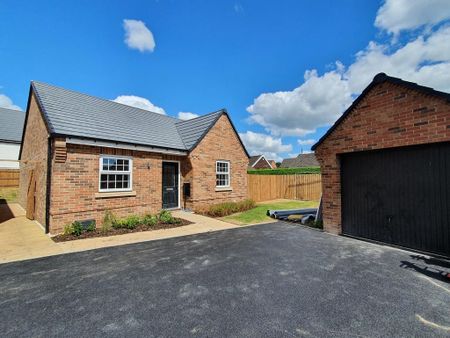3 bedroom detached bungalow to rent - Photo 2