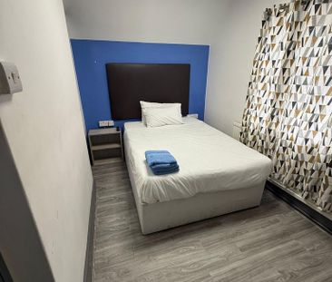 1 bedroom hotel room to rent - Photo 2