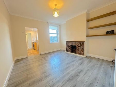 2 bedroom semi-detached house to rent - Photo 2