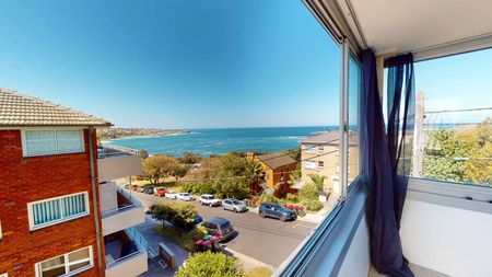 THREE BEDROOM APARTMENT WITH CAPTIVATING VIEWS OF COOGEE BEACH - Photo 2