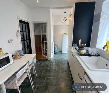 1 bedroom in a house share to rent - Photo 4