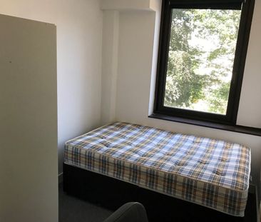 Room in a Shared Flat, Alexandra House, SO14 - Photo 1