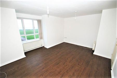 2 bed apartment to rent in Bents Park Road, South Shields, NE33 - Photo 2