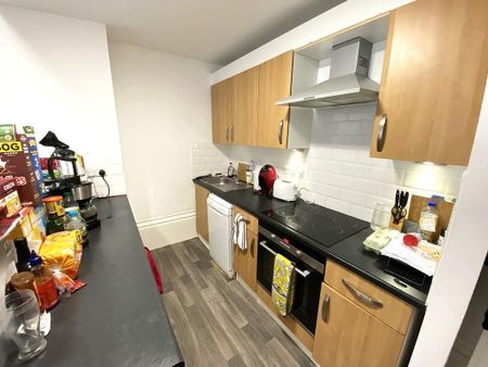 2 bedroom apartment to rent - Photo 5