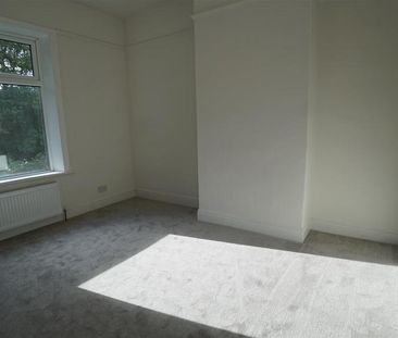 3 bedroom end of terrace house to rent - Photo 2