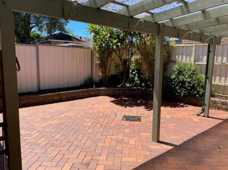 8A Mavis Avenue, Peakhurst NSW 2210 - House For Rent | Domain - Photo 4