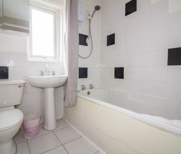 2 Bedroom House - Semi-Detached - Photo 2