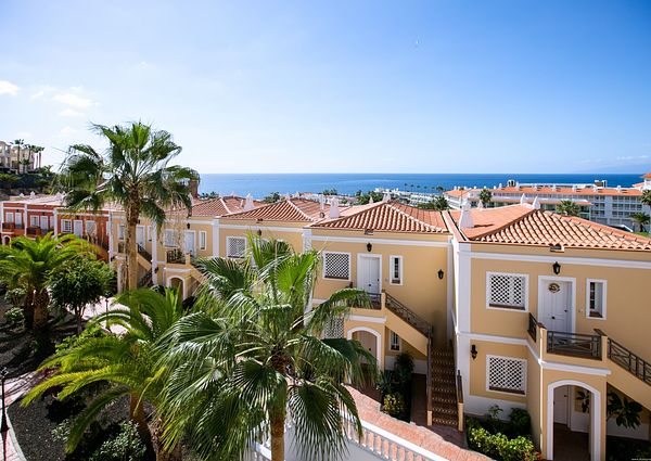 2-bedroom apartment for rent in the area of El Duque (Costa Adeje) in the residential complex El Veril.