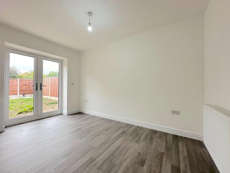 3 bedroom semi-detached house to rent - Photo 2