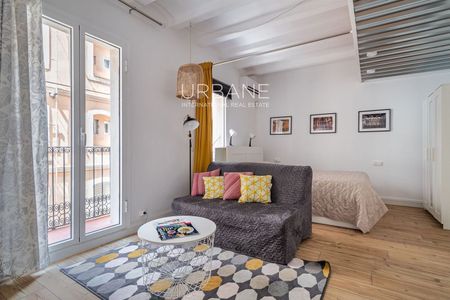 Luminoso estudio junto al mar en Barceloneta – estancia temporal de 6 a 11 meses - Photo 2