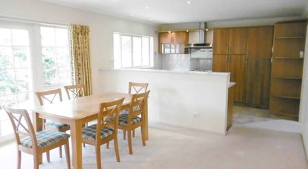 ALBANY FAMILY LIVING - Photo 4