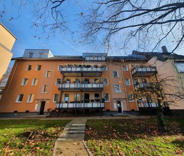 Zum 15.12: 2-Zimmer plus Wohnküche mit großem Balkon, Übernahme EBK... - Photo 1