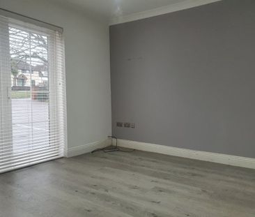 Grayton Court, Hursley Road - Photo 1