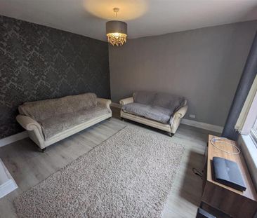 4 bedroom private hall to rent - Photo 2