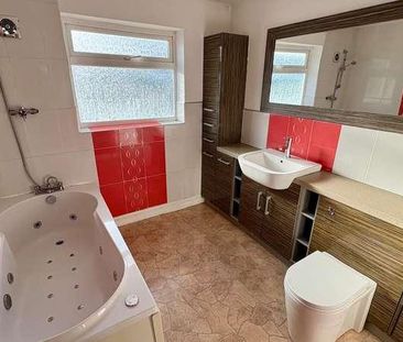 Barnford Crescent, Oldbury, B68 - Photo 2