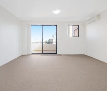 Oversized Two Bedroom Apartment In The Heart Of Westmead - Photo 3