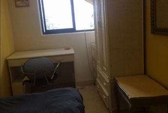 Quarto para estudantes perto de Universidades